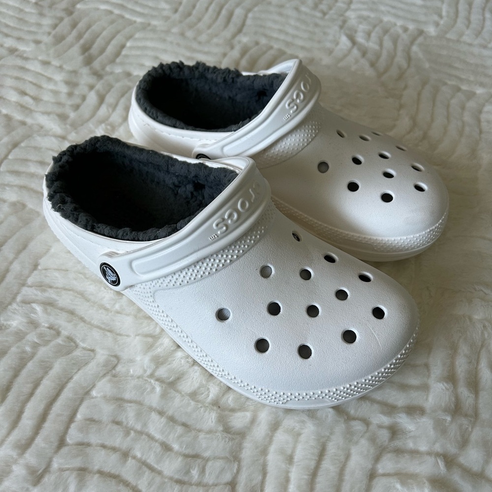 Crocs with fuzzy lining